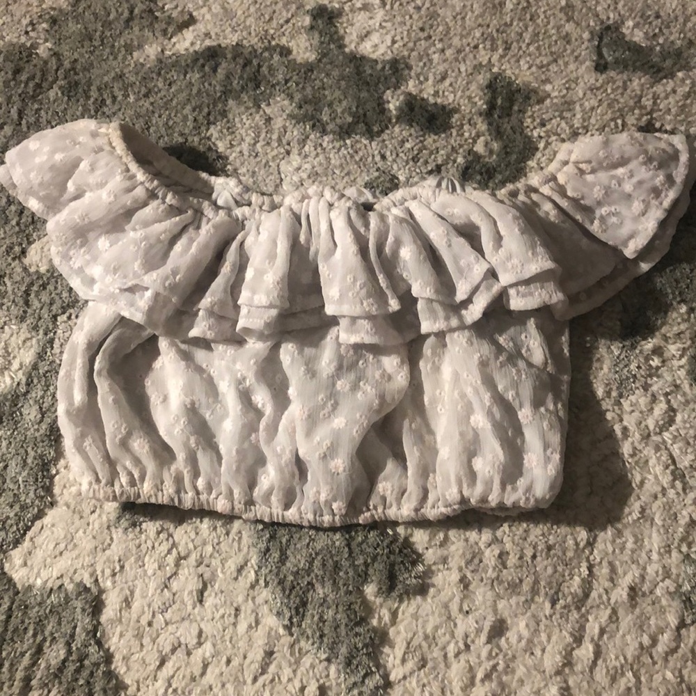 BEAUTIFUL VINTAGE WHITE CROP TOP!